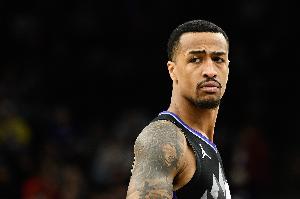 华体会中国入口-你给我走！名记：科林斯太能赢了 爵士编了很多理由让他休战