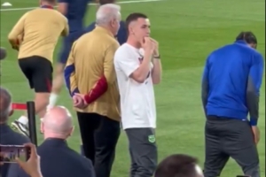 华体会官方资源-踢不了也能发力！赛前现场播放皇马队歌时，卡萨多在场边送上嘘声