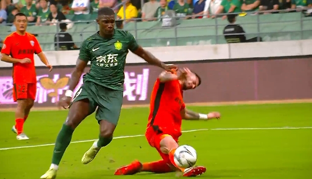 华体会官方资源-媒体人点评:法比奥进球与阿森纳对曼联角球战术相似,中超罕见未判犯规