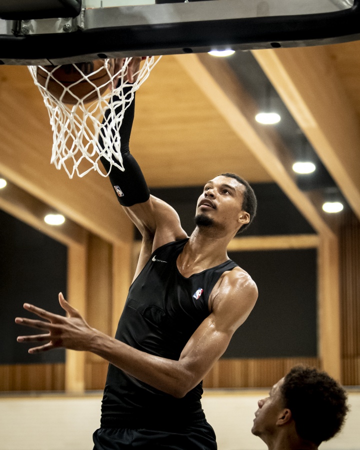 华体会官网平台-文班亚马回归马刺投入训练，新赛季能否延续巅峰状态？