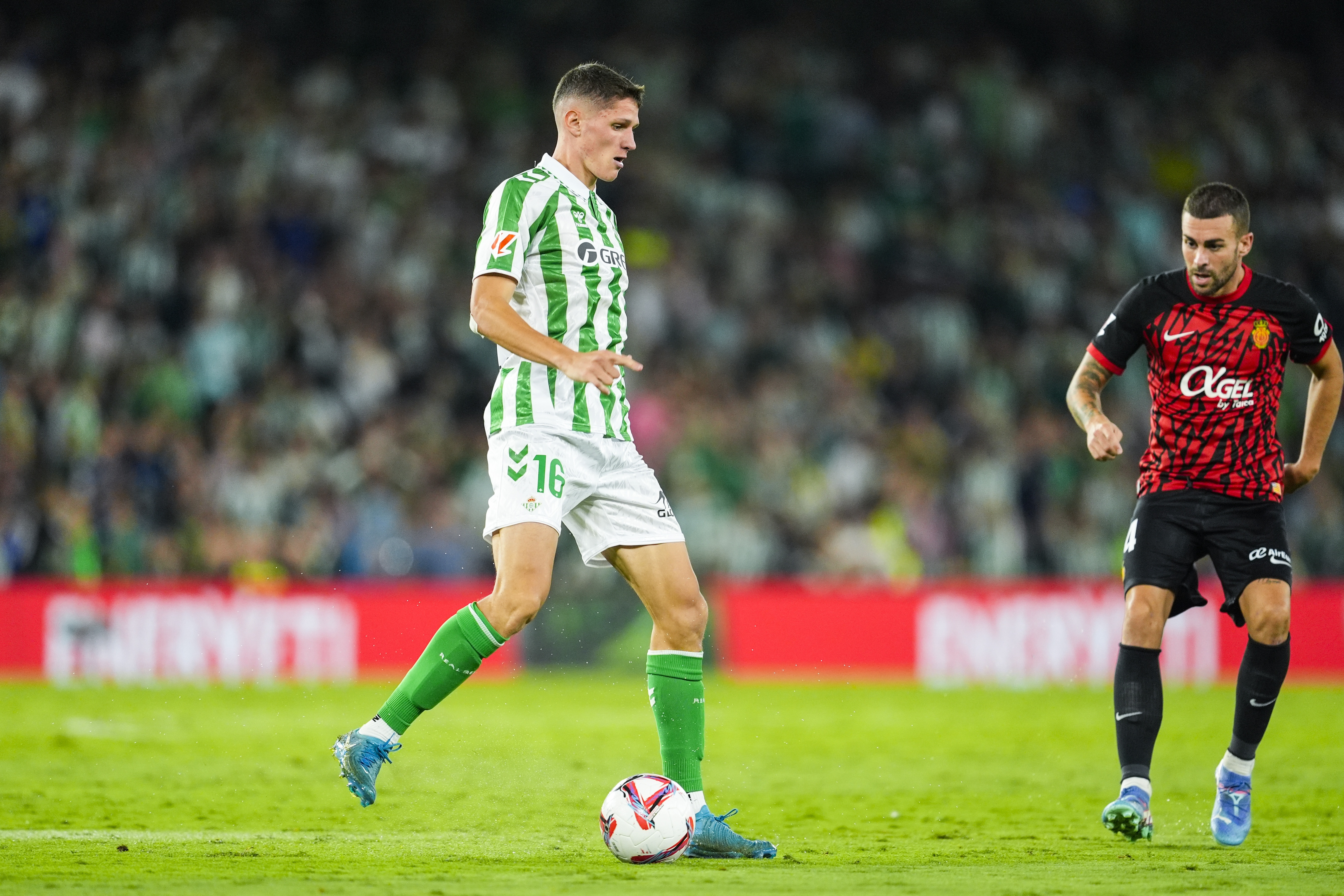 华体会赛事中心-阿尔蒂米拉:我小时候发育成长较晚又瘦又矮,因此离开巴萨青年队