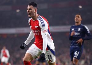 英媒：马丁内利团队告知拜仁，若阿森纳再签左边锋球员愿考虑未来